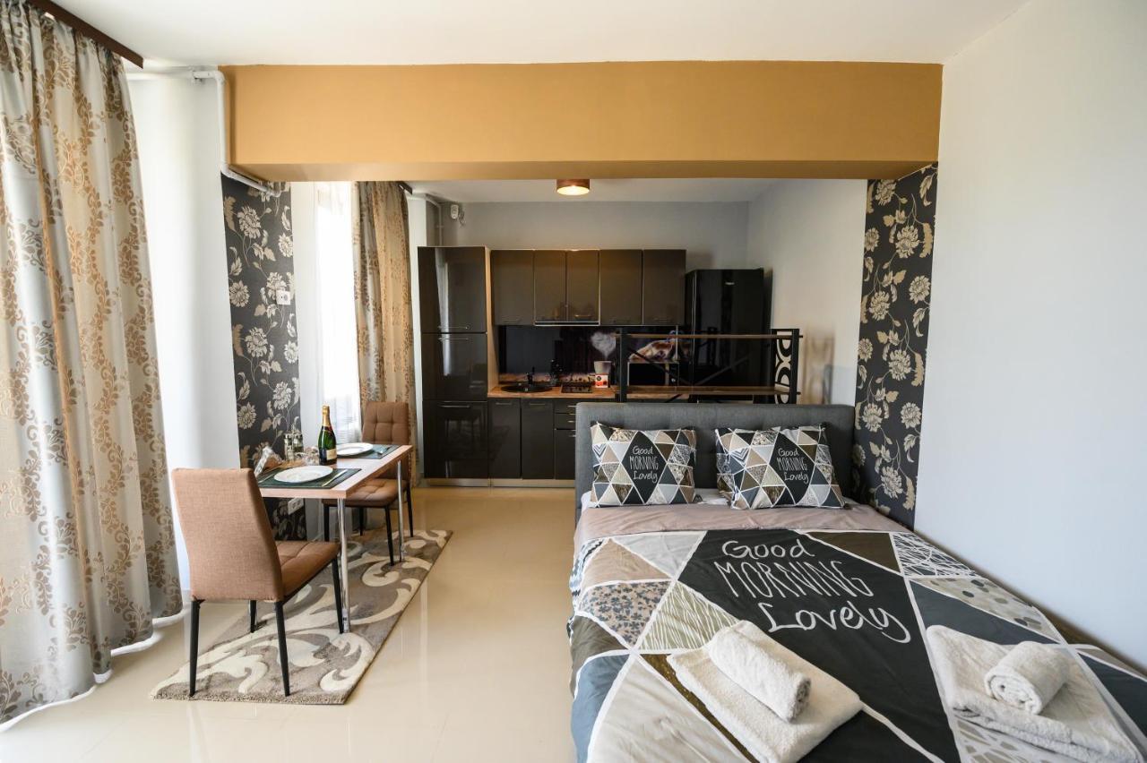 Beachside Studio Mamaia Nord Apartment นาโวดาริ ภายนอก รูปภาพ