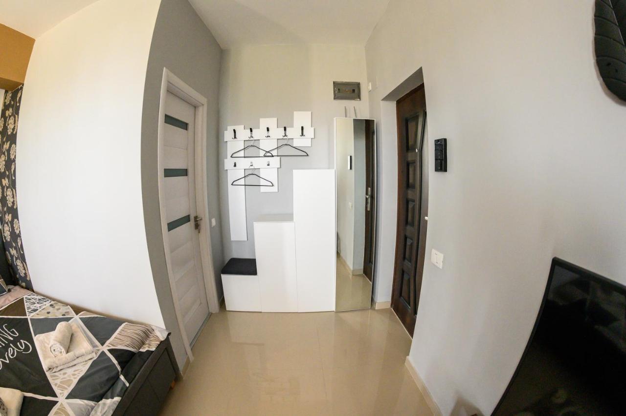 Beachside Studio Mamaia Nord Apartment นาโวดาริ ภายนอก รูปภาพ