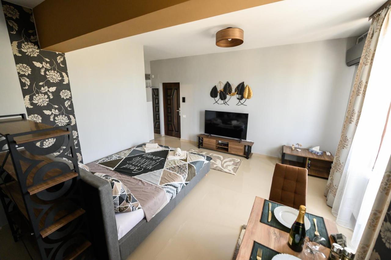 Beachside Studio Mamaia Nord Apartment นาโวดาริ ภายนอก รูปภาพ