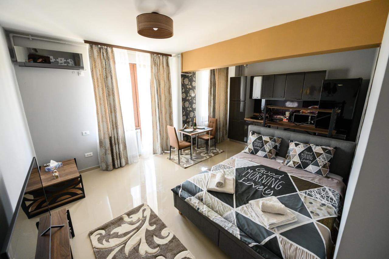 Beachside Studio Mamaia Nord Apartment นาโวดาริ ภายนอก รูปภาพ