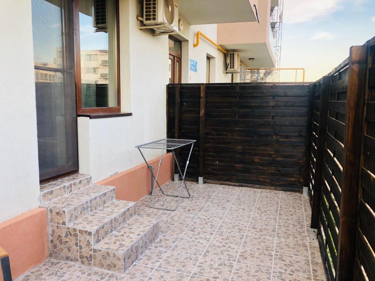 Beachside Studio Mamaia Nord Apartment นาโวดาริ ภายนอก รูปภาพ